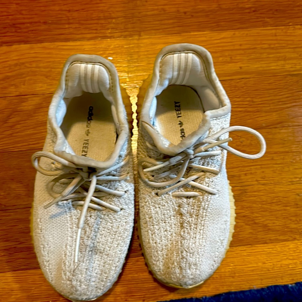 Gently worn, it has never been washed, in great shape!
